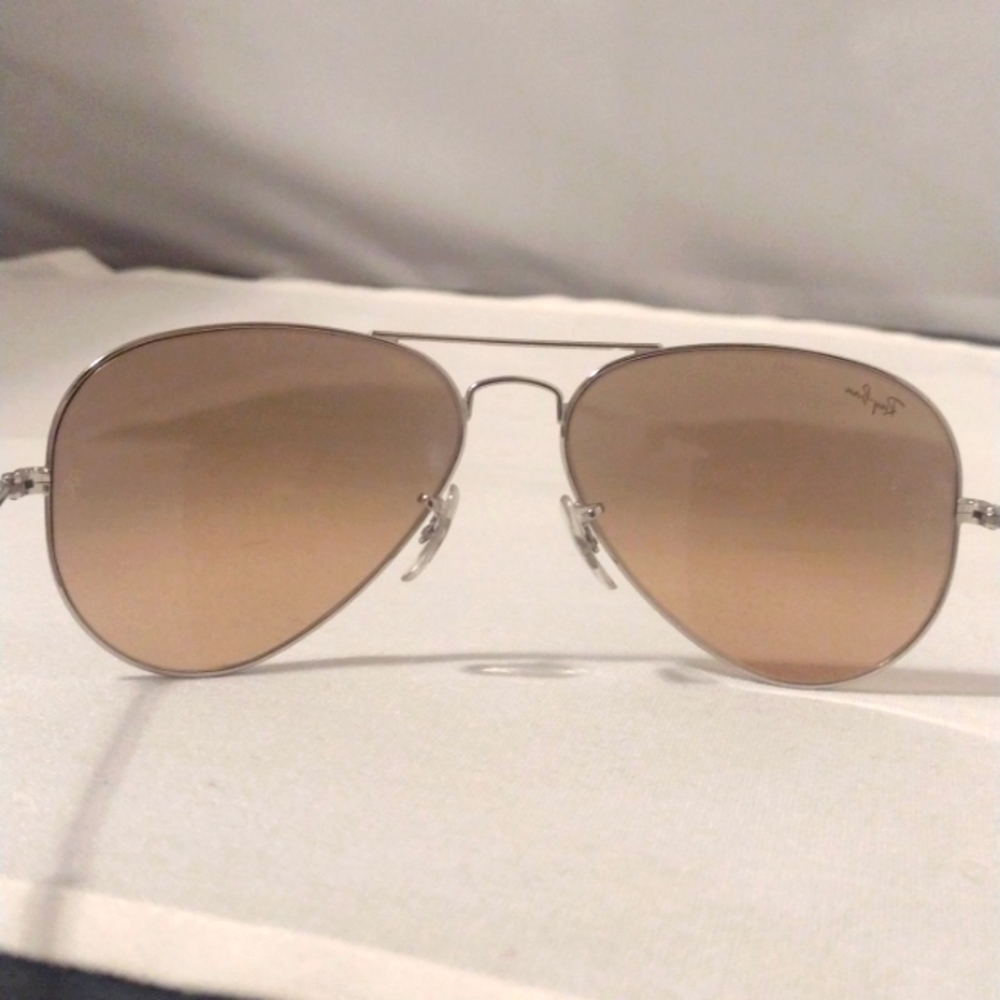 Ray-Ban Gradient Mirrored Aviators - Picture 3 of 7